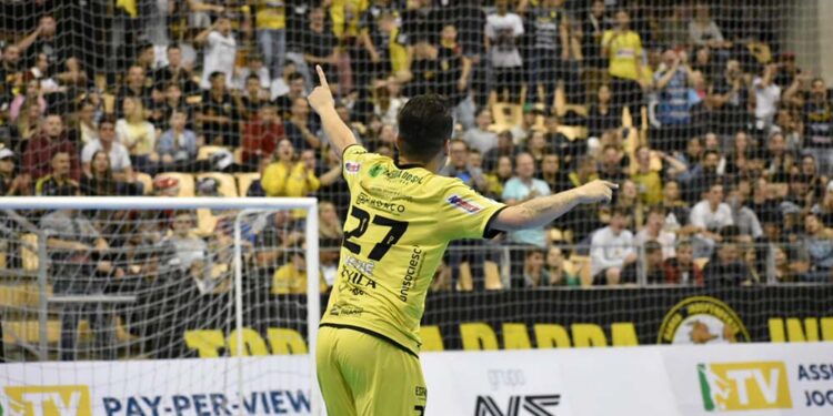 Com três gols de Nenê, Jaraguá Futsal goleia o Tubarão na Liga Nacional