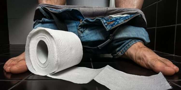 Homem é flagrando defecando em local aberto em Jaraguá do Sul