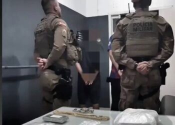 Traficantes são presos com 1 kg de cocaína durante mudança para Jaraguá do Sul