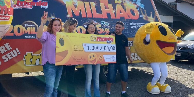Jaraguaense que ganhou R$ 1 milhão na Trimania recebe prêmio: “Será bem utilizado”