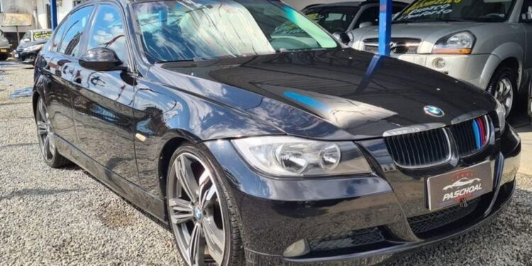 [Vídeo] Assaltantes roubam BMW em revendedora de carros em Joinville