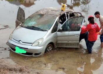 Condutora fica ferida após capotamento em Massaranduba