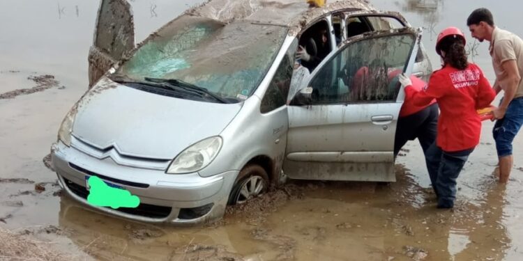 Condutora fica ferida após capotamento em Massaranduba