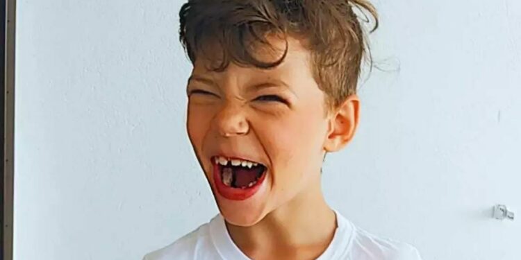 Rifa busca ajudar mãe com custos de medicações de menino com deficiência em Jaraguá do Sul