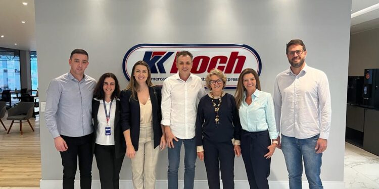 Instituto Guga Kuerten e Grupo Koch firmam parceria em prol do social