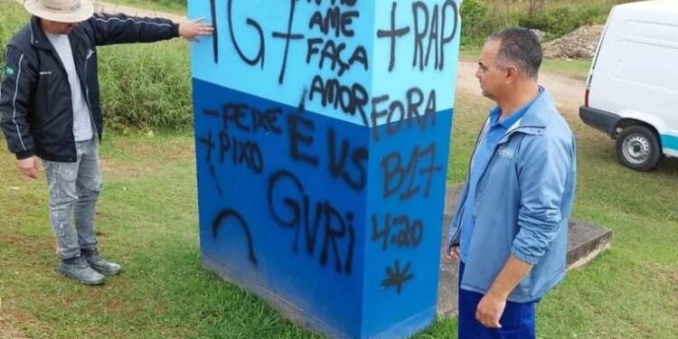 Vândalos picham Samae de Jaraguá do Sul: “É us guri”