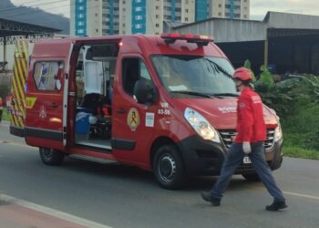 [Fotos] Motociclista fica ferido após acidente em Jaraguá