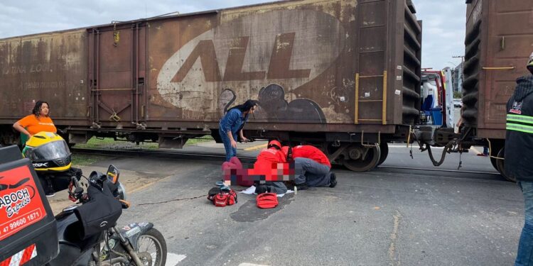 URGENTE! Trem atropela mulher em Jaraguá do Sul