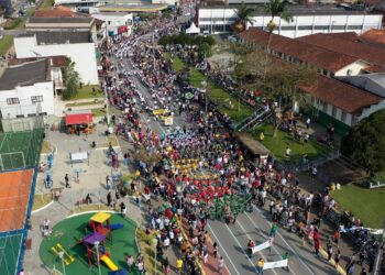 Cerca de 25 mil pessoas prestigiaram o desfile de comemoração dos 73 anos de Guaramirim