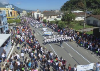 Prefeitura estima que cerca de 30 mil pessoas acompanhem o desfile de aniversário de Guaramirim