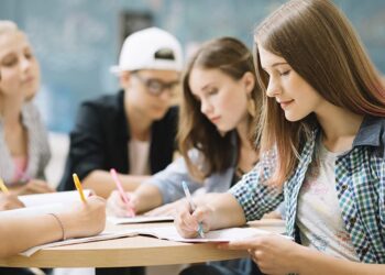 Inscrições abertas para bolsas de estudos de conclusão do Ensino Fundamental e Médio em Jaraguá