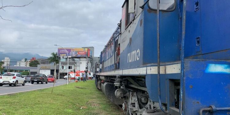 Idosa atropelada por trem em Jaraguá do Sul segue internada
