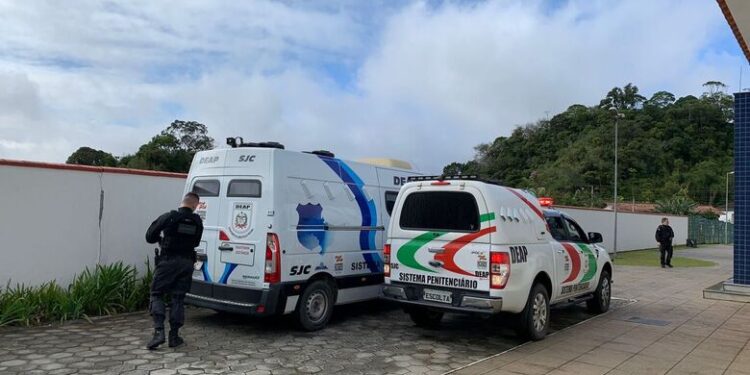 Homem que confessou matar filha de cinco anos deixa júri popular em Guaramirim