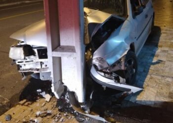 Motorista é preso após colisão contra poste em Jaraguá do Sul
