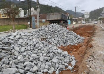 Duas ruas de Jaraguá do Sul são interditadas devido a obras de pavimentação