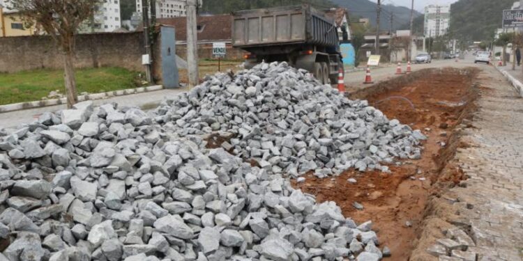 Duas ruas de Jaraguá do Sul são interditadas devido a obras de pavimentação