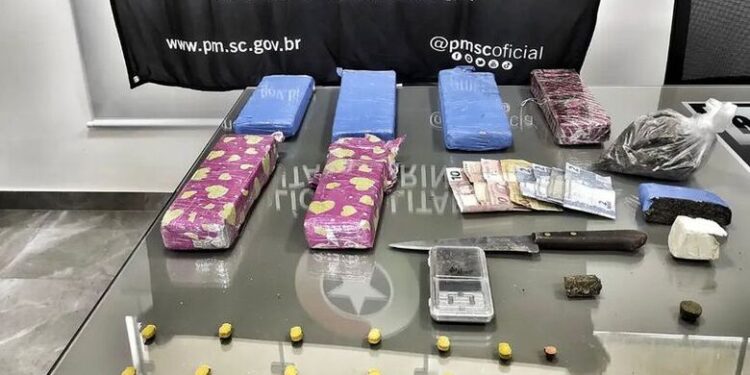 Polícia Militar apreende cerca de 4 quilos de maconha em Jaraguá do Sul