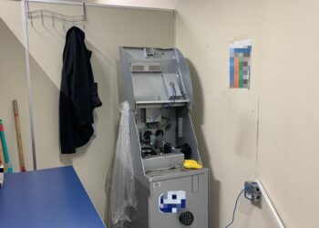 [URGENTE] Homens invadem loja e arrombam caixa eletrônico em Jaraguá do Sul