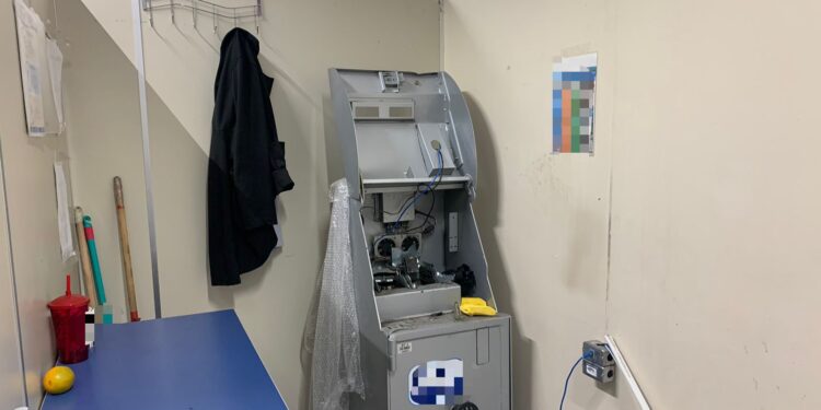 [URGENTE] Homens invadem loja e arrombam caixa eletrônico em Jaraguá do Sul