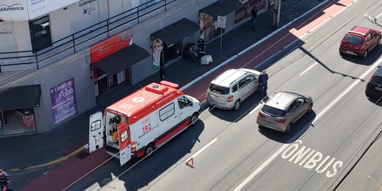 Acidente entre carro e moto é registrado em Jaraguá do Sul