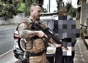 Homem procurado por roubo é preso em Jaraguá