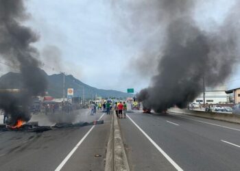 Sobe para 53 o número de bloqueios por manifestantes em rodovias de Santa Catarina