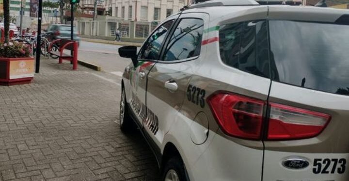 Procurados pela Justiça, homem e mulher são capturados na região
