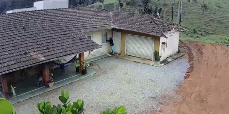 [Vídeo] Casa é arrombada em Guaramirim