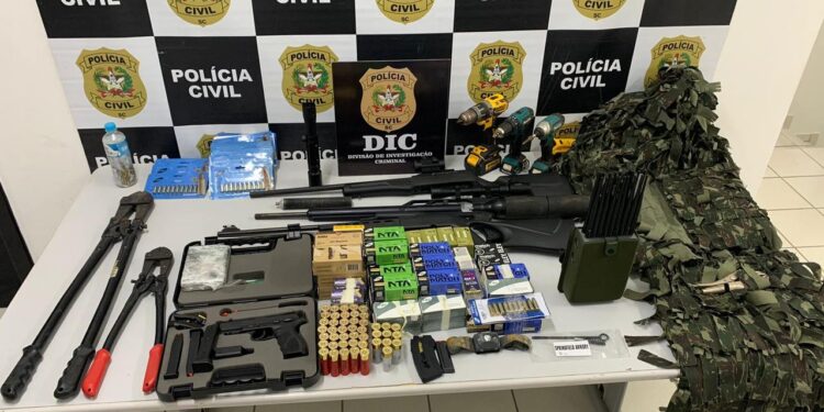 Polícia recupera cerca de 60 armas furtadas em Joinville