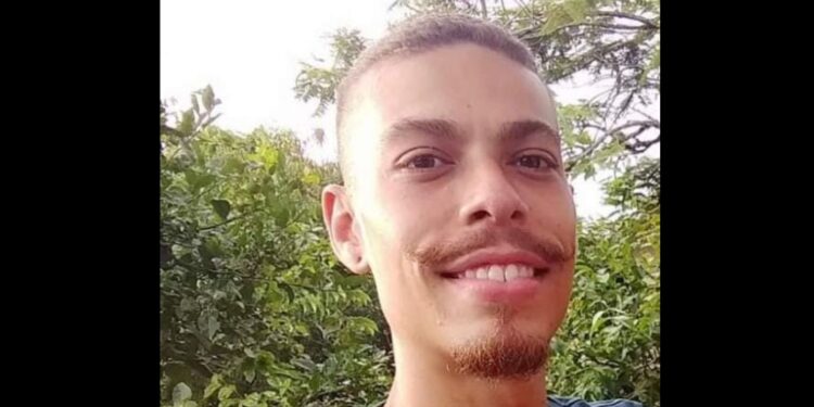 Jaraguaense com câncer raro no rosto faz campanha para cirurgia