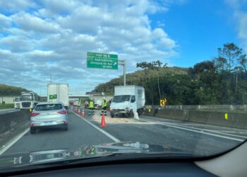 Acidente entre caminhões deixa vítima fatal na BR-101