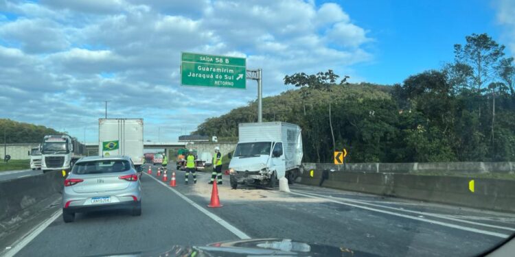 Acidente entre caminhões deixa vítima fatal na BR-101