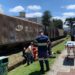 Mulher é atropelada por trem em Jaraguá 
