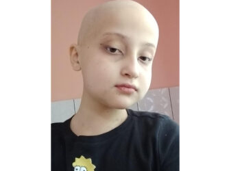 Família de Jaraguá busca ajuda no tratamento de filha de 10 anos com leucemia