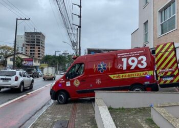 Espelho cai e atinge criança em Jaraguá
