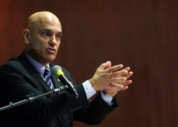 Ministro do STF determina o desbloqueio de rodovias federais 