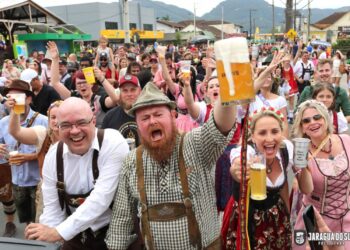 Mais de dez mil prestigiam último desfile da Schützenfest