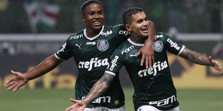 Palmeiras celebra título Brasileiro com goleada sobre o Fortaleza