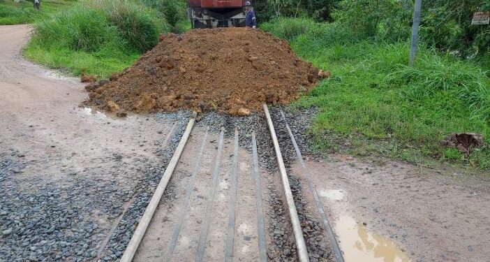 Manifestantes pró-Bolsonaro trancam passagem de trem em Corupá