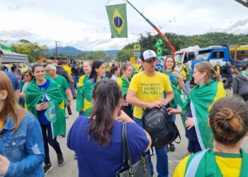 Comerciantes de Corupá aderem às manifestações e suspendem atendimentos