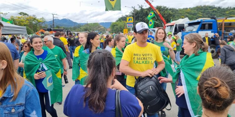 Comerciantes de Corupá aderem às manifestações e suspendem atendimentos
