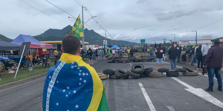 Ordem judicial garante ao Estado direito de multar manifestantes e reintegrar posse nas áreas de bloqueio
