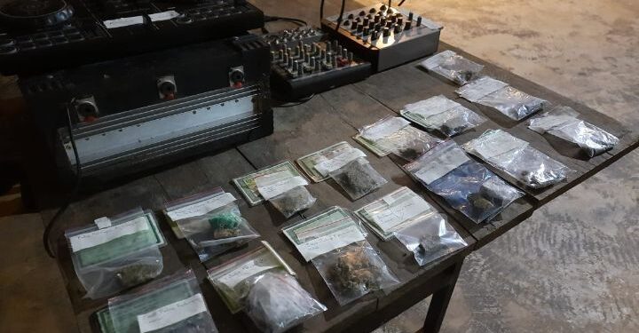 PM acaba com festa em Jaraguá e apreende drogas com 16 frequentadores