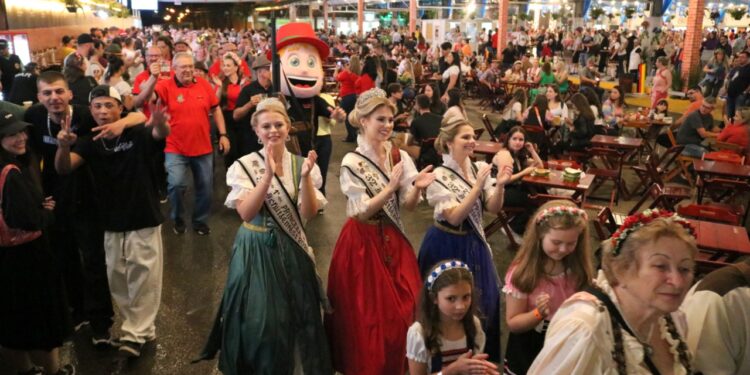 Segunda noite da Schützenfest bate novo recorde de público