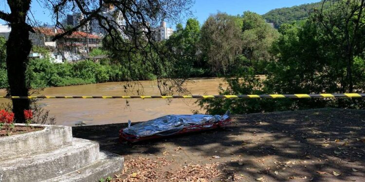 Homem é encontrado morto em rio de Jaraguá do Sul