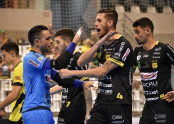 Jaraguá Futsal goleia no encerramento da fase classificatória do Estadual