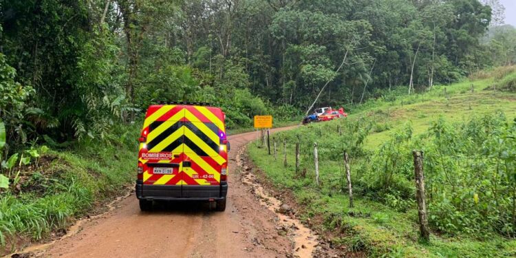 Homem fica ilhado em Rio do Júlio, Schroeder, após acampamento