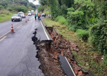 Pista lateral auxiliar está sendo construída na BR-280, em Jaraguá do Sul