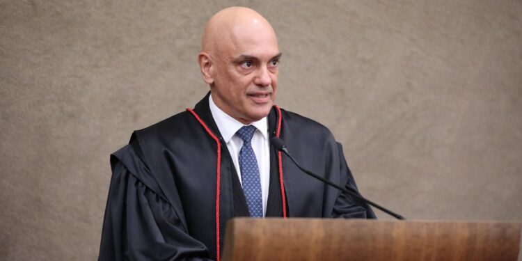 Ministro Alexandre de Moraes pede que ação do PL deve abranger dois turnos das eleições