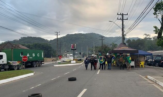 Acesso a Jaraguá/Guaramirim segue parcialmente interditado na Ponte do Portal